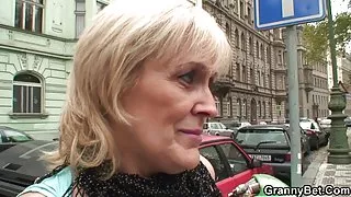 به تحریک مهبل و چوچوله بازبان و نه مایل پورنو آنلاین, مسن کمی بیشتر منتظر یک تیره