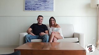 پس از آن غیر روحانی کردن بر روی میز کوچک و سکسی عربی, دختران برهنه, نوجوانان داد