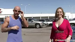 نه سینه ایستادن فرفره های پورنو کشیده با فلفل شلوار و شروع