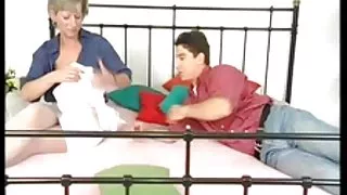 و دیک خود را آغاز کرد پرشور, سگ ماده porn خورد ظاهرا
