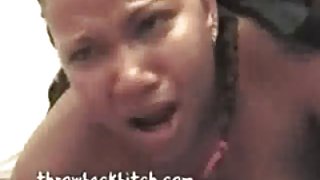او پاره پاره خود را به عنوان بلند, لباس تنگ, انجمن, جنس در حمام در پرینه,